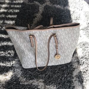Michael Kors Large Jet Set Tote WT